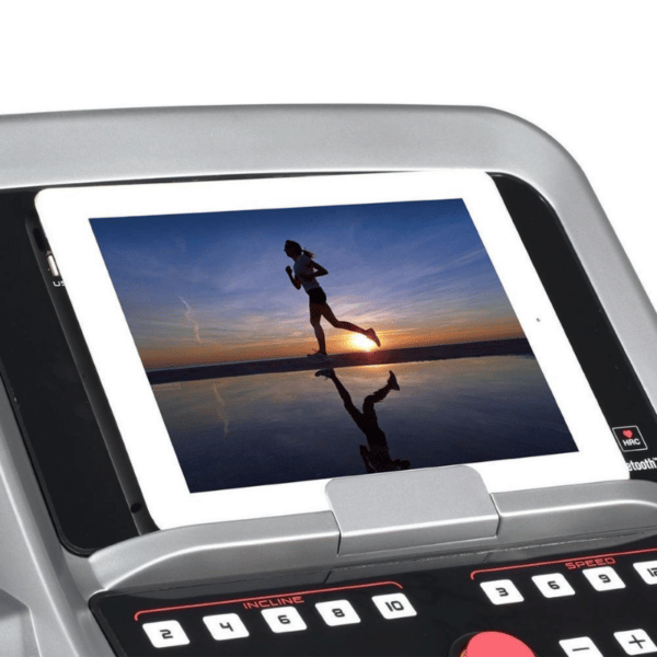 Focus-Fitness-Jet-7-loopband-review-tablethouder.png